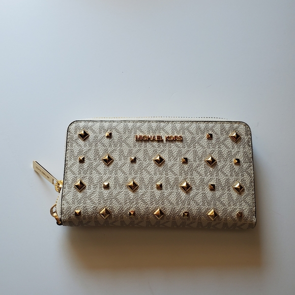 Micheal Kors Wallet - Picture 1 of 5
